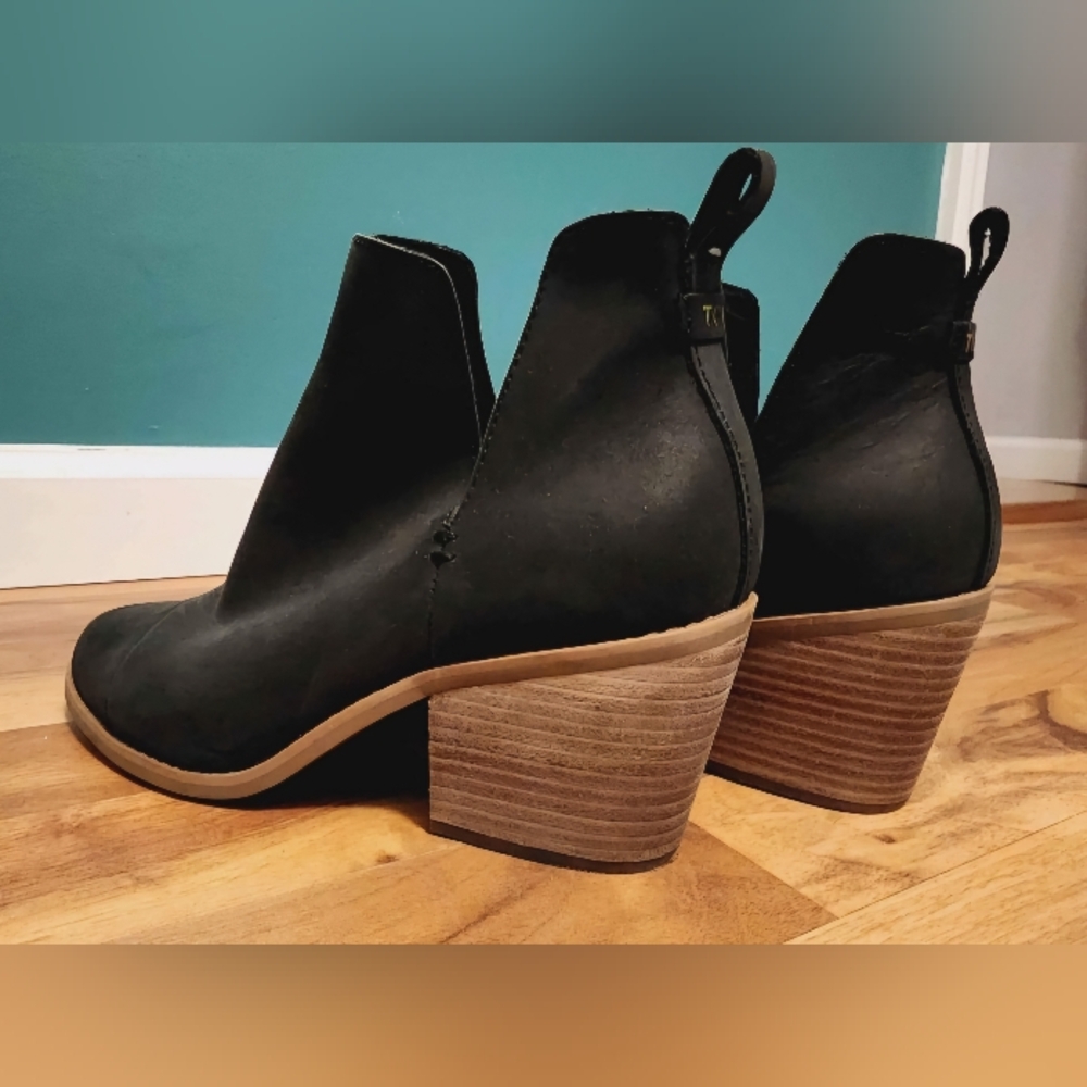 Tom's black booties- size 8 women's